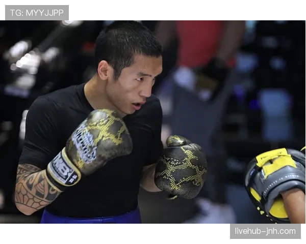 刷到熊朝忠的私服照，感觉误入富豪群聊，我的穷酸感瞬间上线